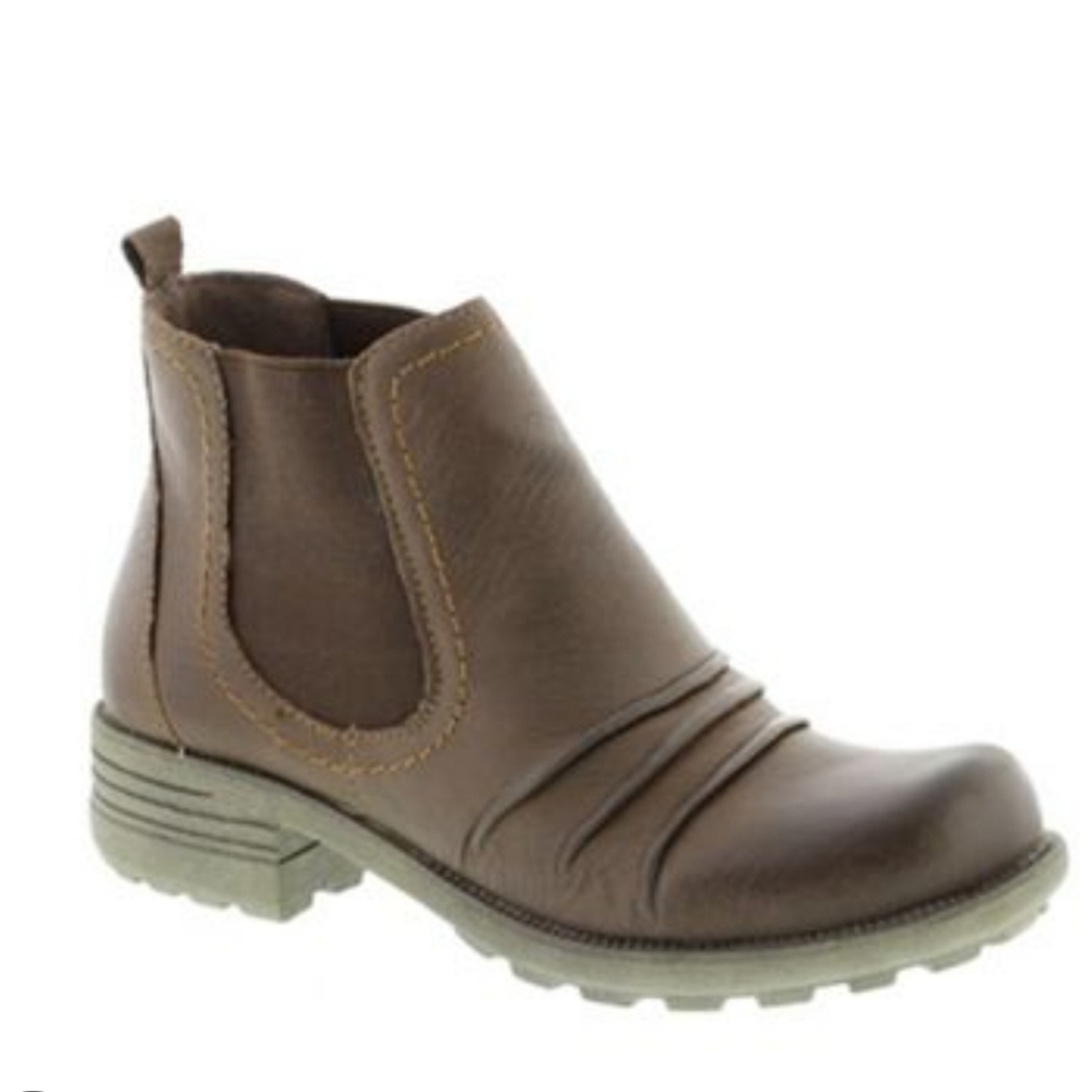 Earth Origins Brown Leather Chelsea Ankle Boots